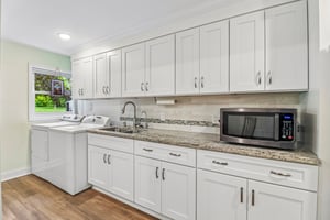 Pinewoods Dr-S1010-047.jpg