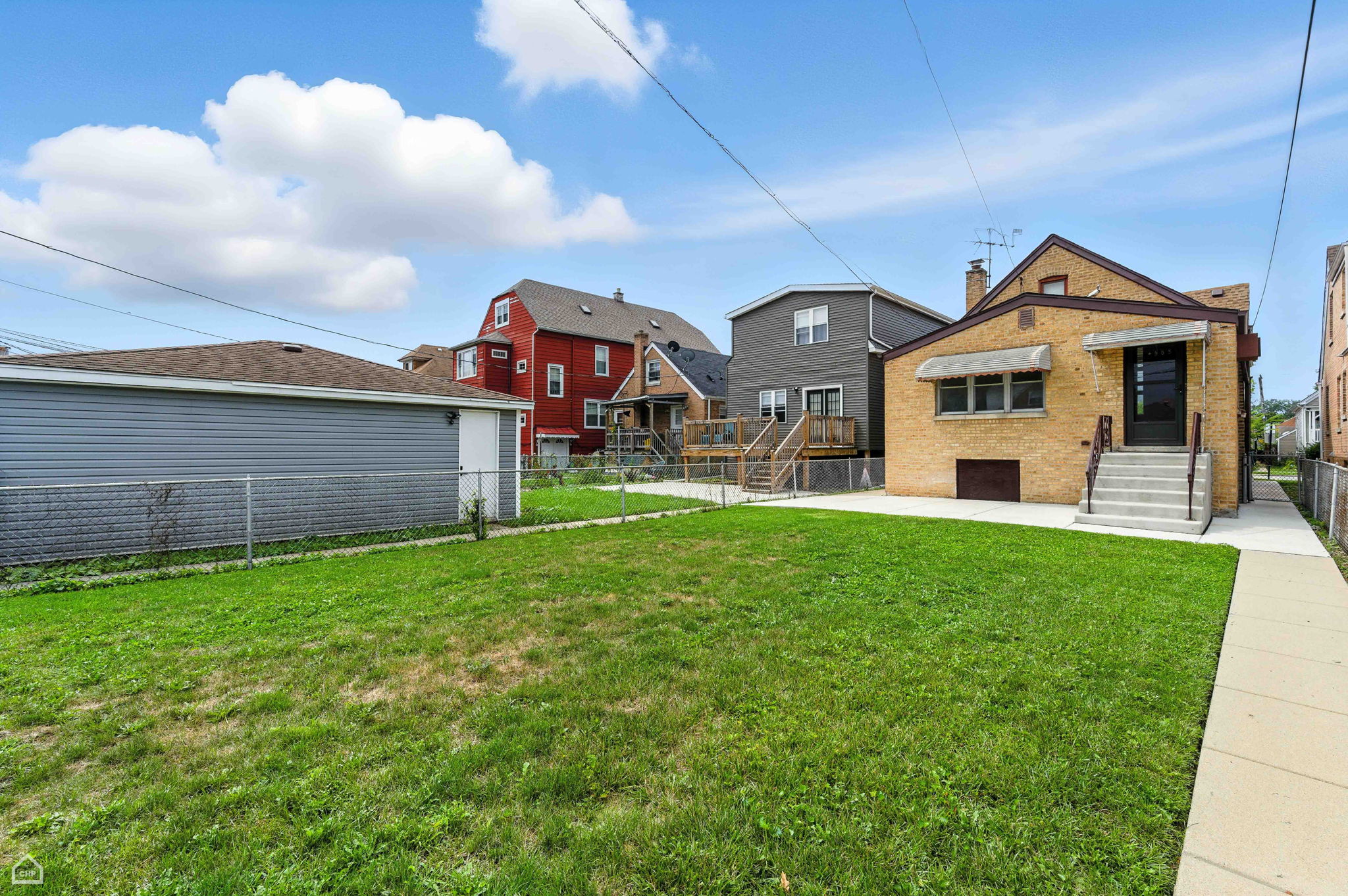 4583 N McVicker Ave_002