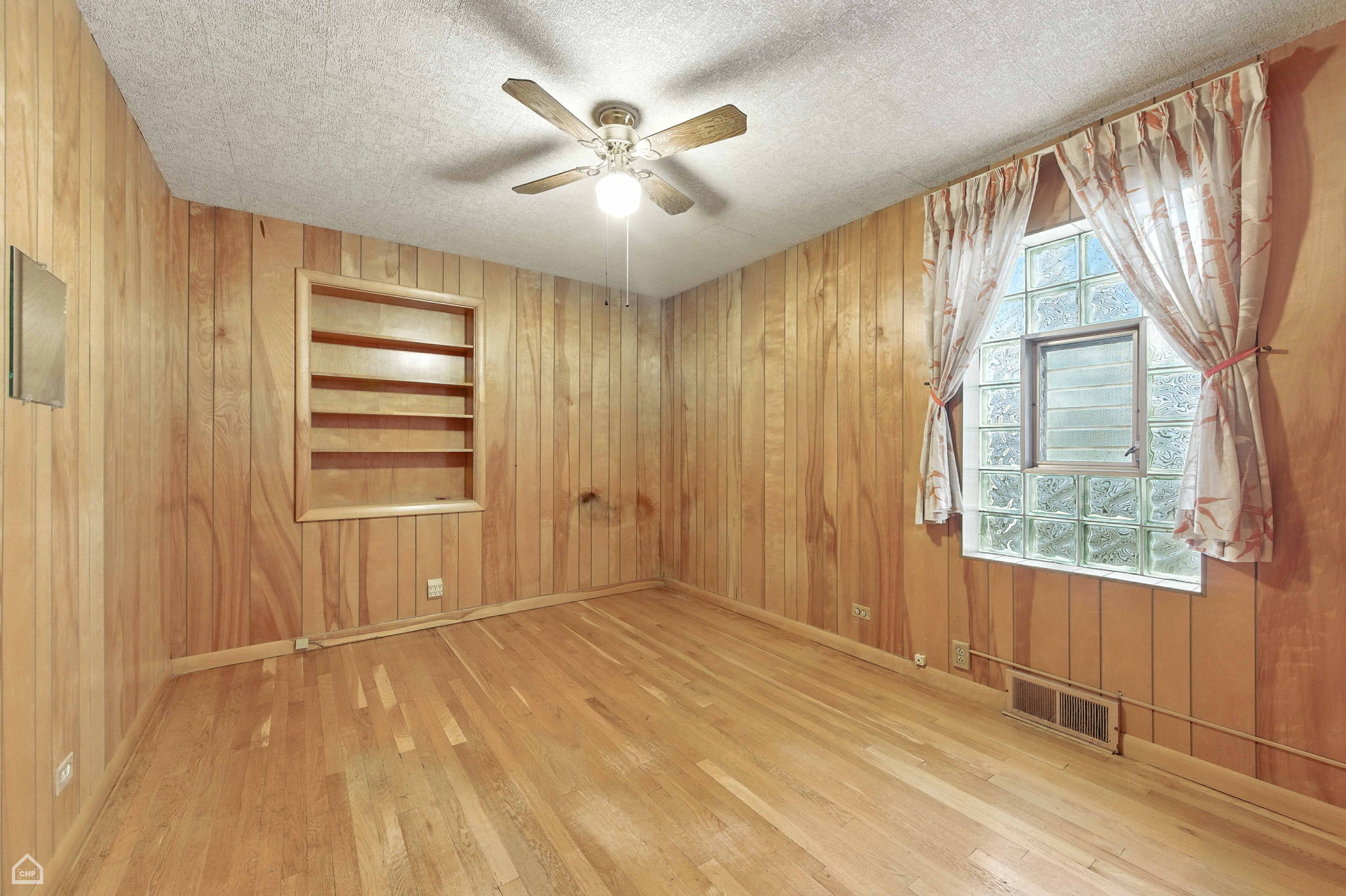 4583 N McVicker Ave_008