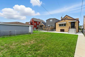 4583 N McVicker Ave_002