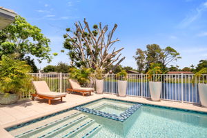 Pool Seating