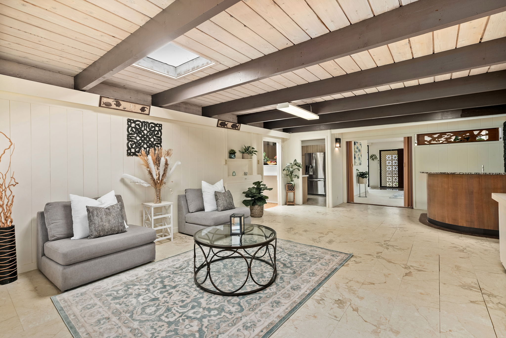 Extra Large Living Room with built in wet bar