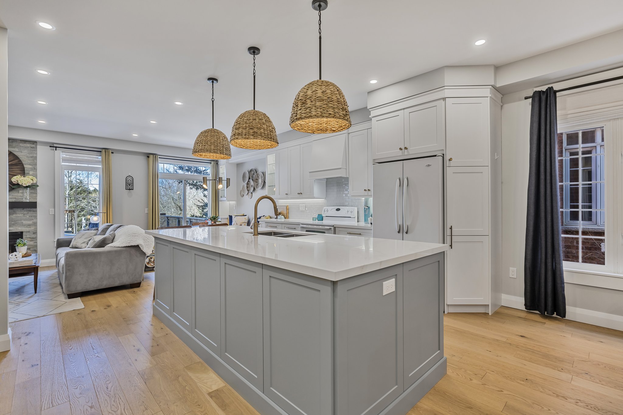 Gourmet kitchen with centre island