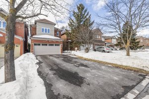 Parking for 6 [2 in garage, 4 in driveway]