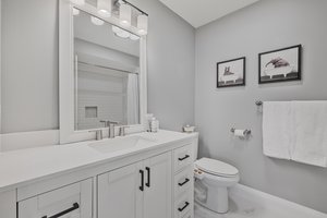 Main Bathroom with heated floors [4-piece]