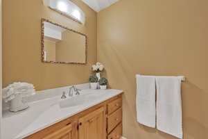 Bathroom [2-piece] in basement