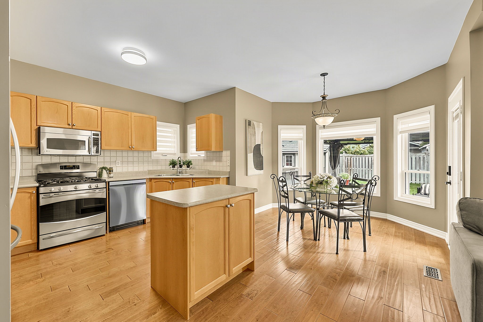  Photo 30