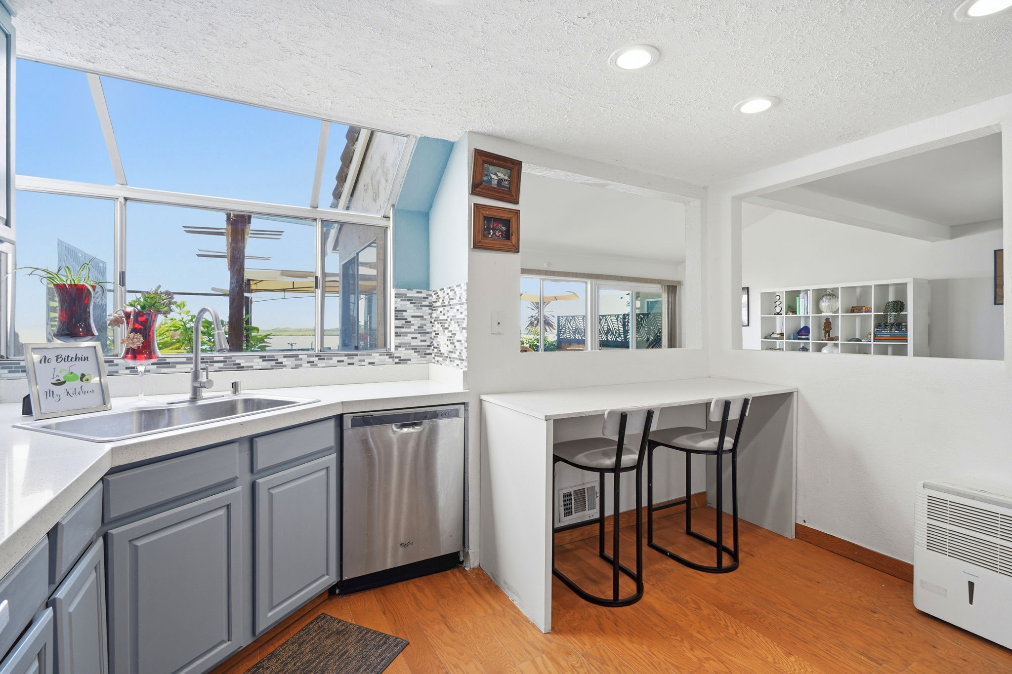 012_F8_46 Edgewater Pl