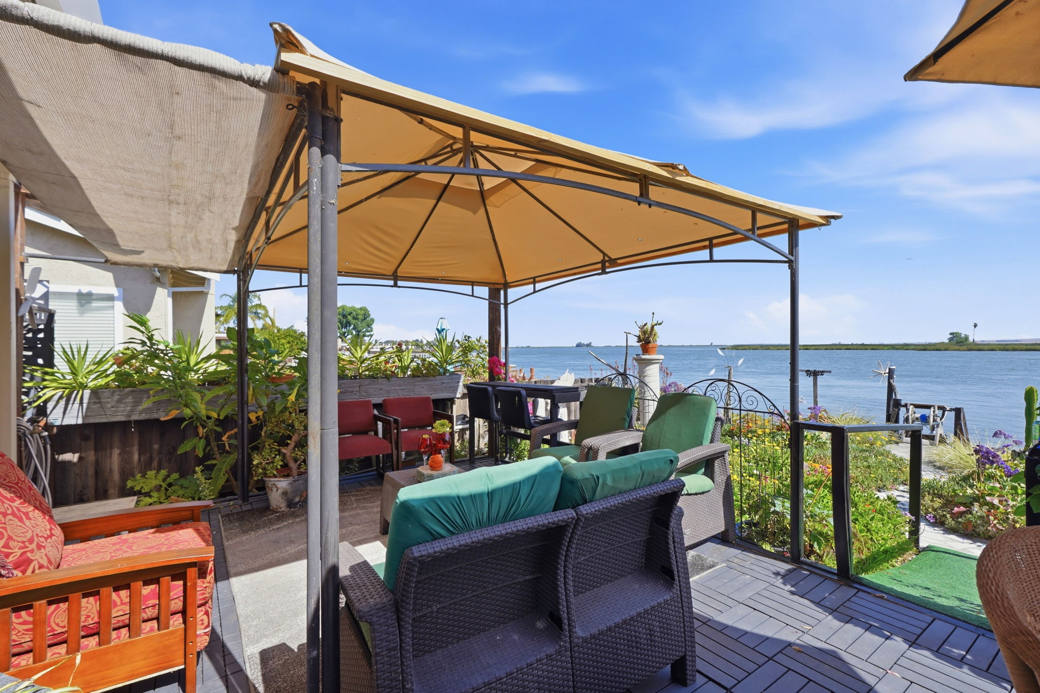 036_F8_46 Edgewater Pl