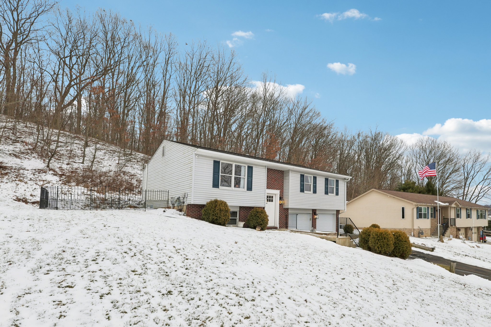 Marion Dr-S2201-004.jpg