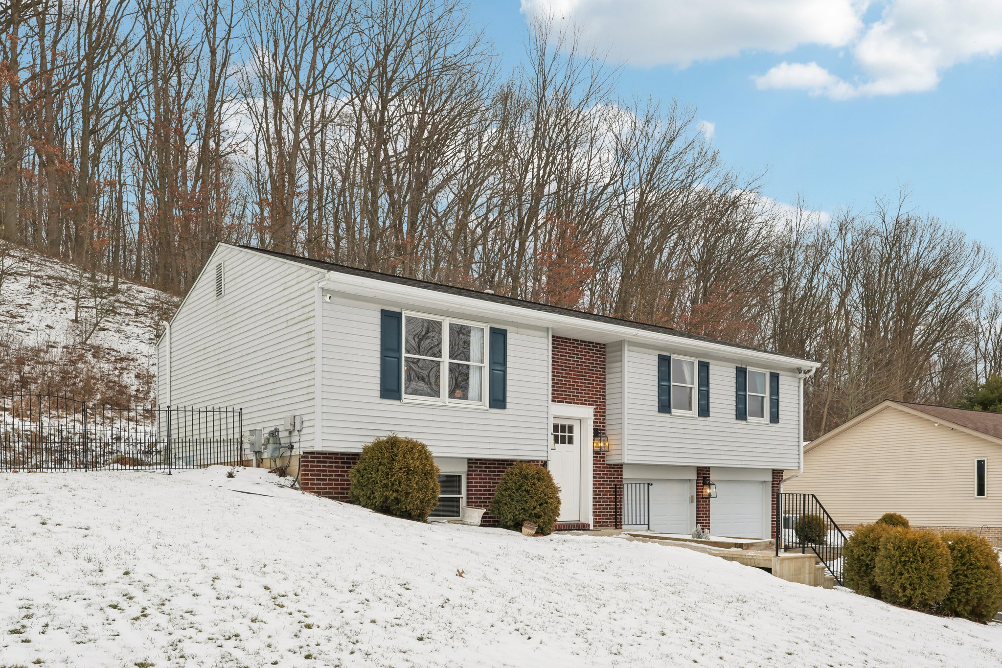 Marion Dr-S2201-005.jpg