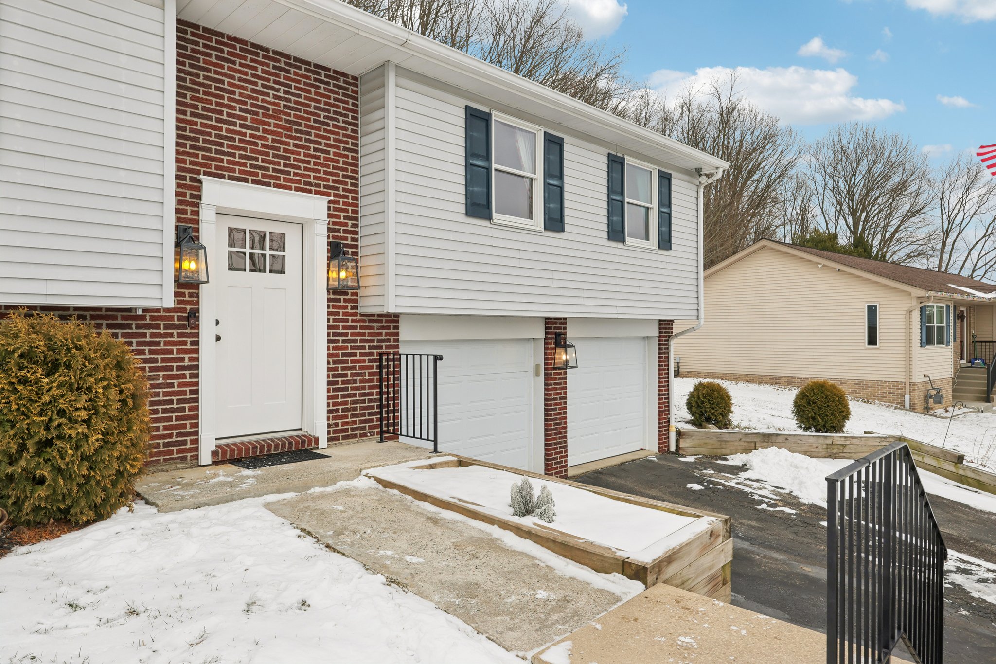 Marion Dr-S2201-006.jpg