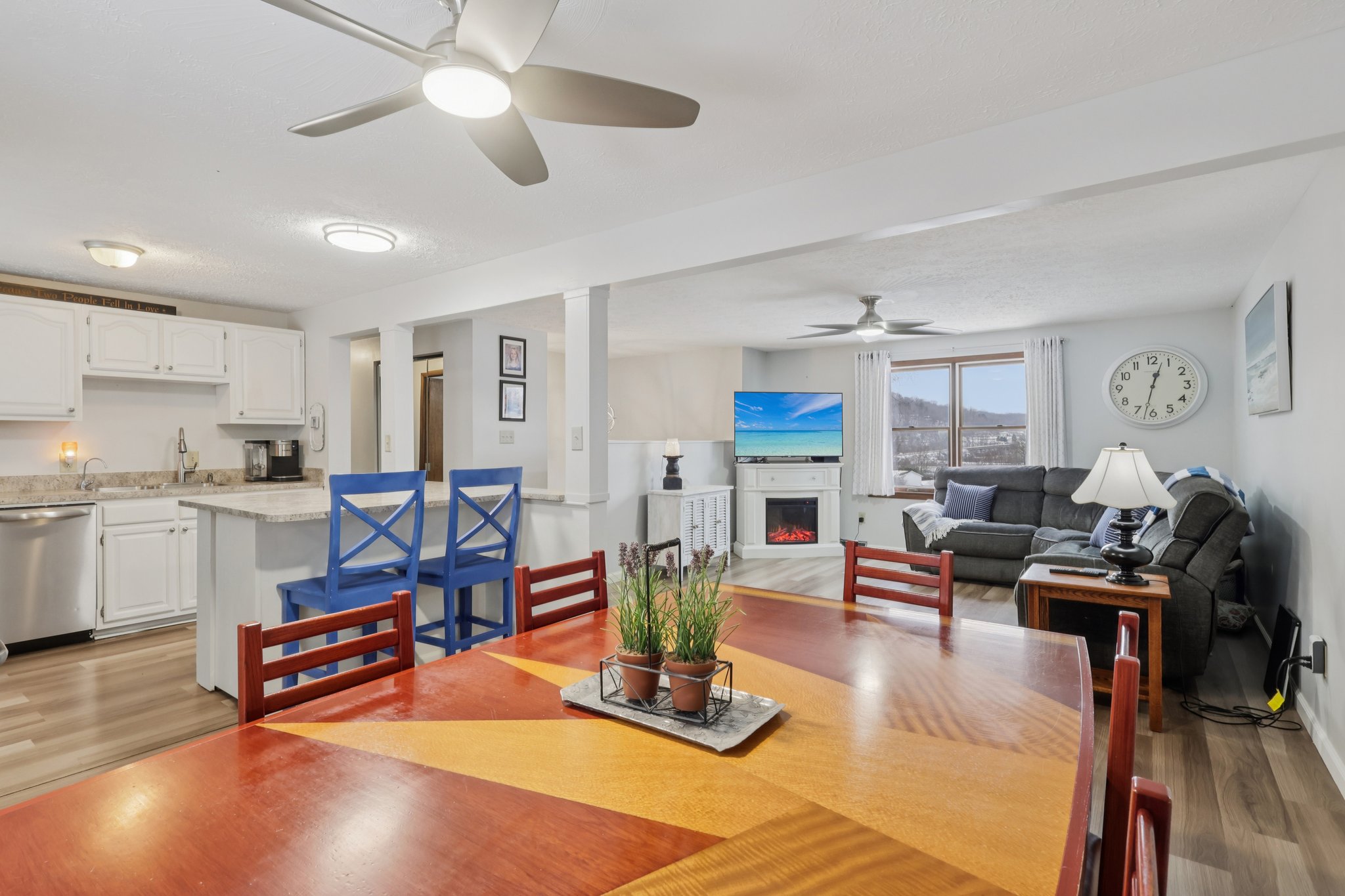 Marion Dr-S2201-014.jpg