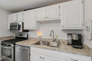 Marion Dr-S2201-025.jpg