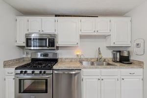 Marion Dr-S2201-026.jpg