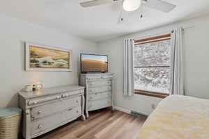 Marion Dr-S2201-037.jpg