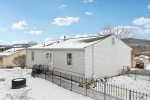 Marion Dr-S2201-043.jpg