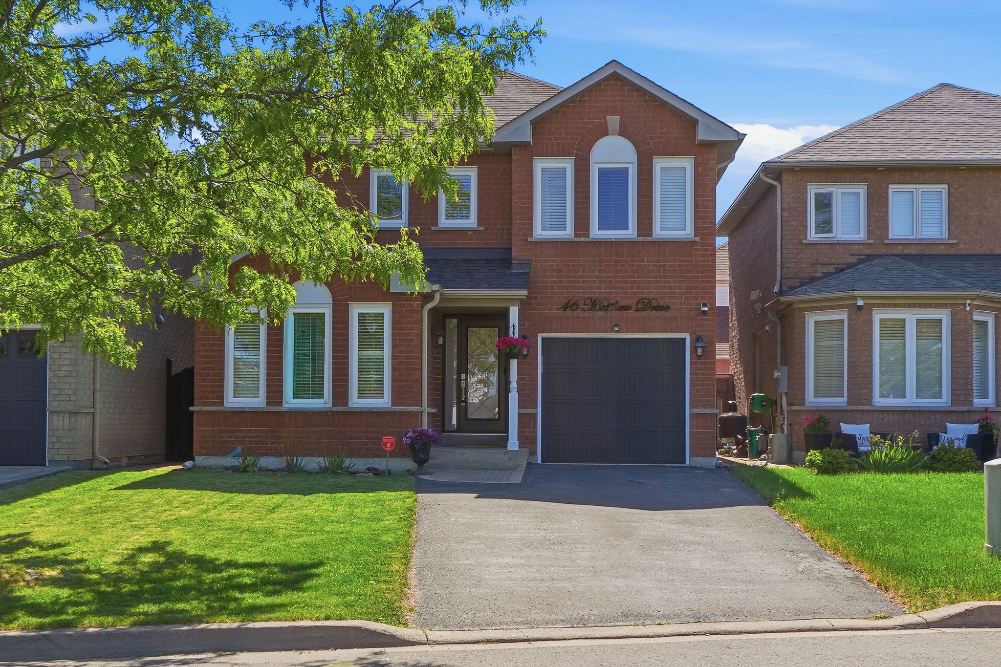46 Matthew Dr, Woodbridge, ON L4L 9B4, Canada Photo 2