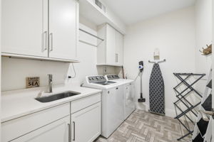 Array_46NBarrettSquare201-9