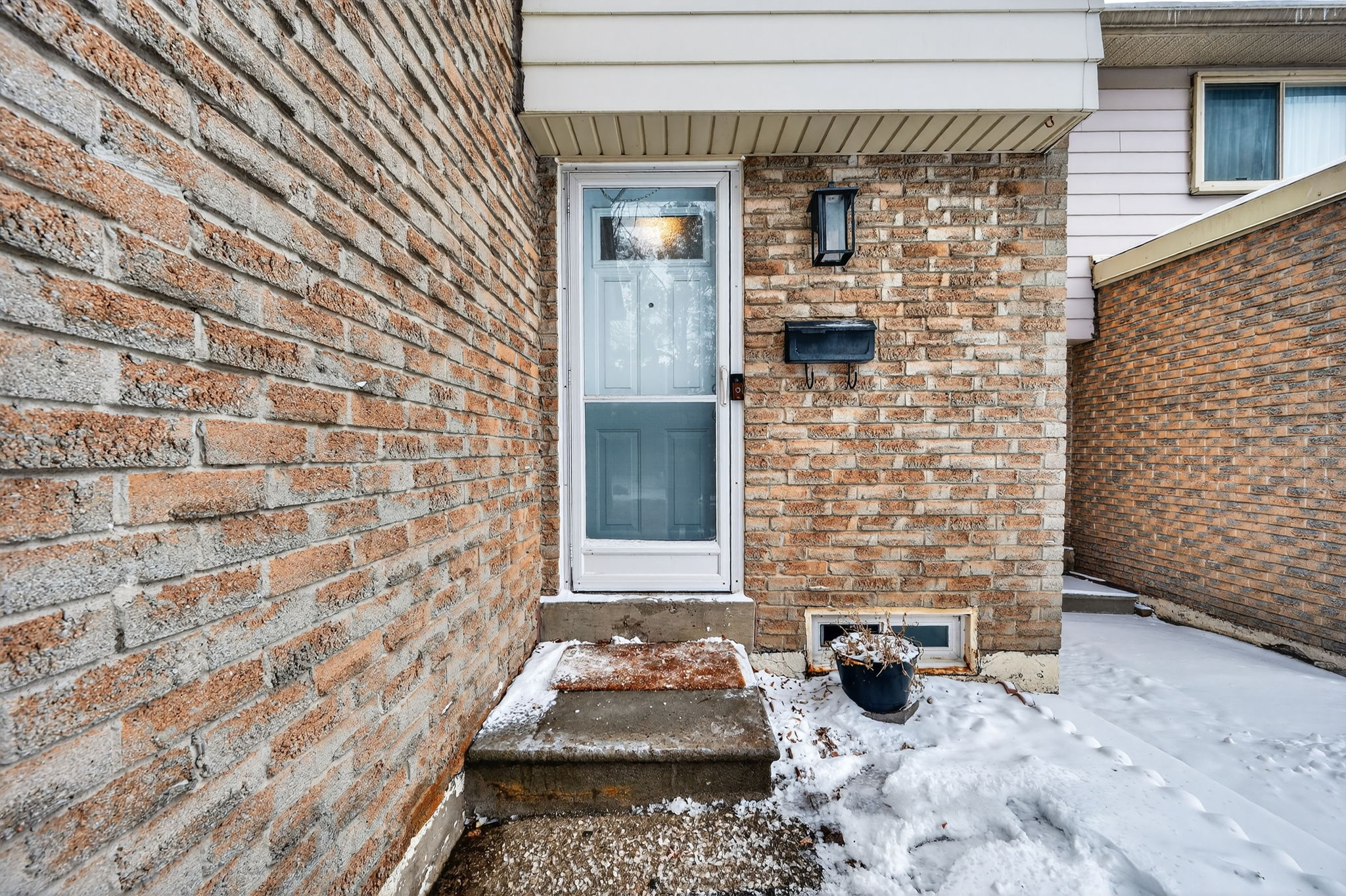 46 Rock Fern Way Toronto, ON M2J 4N3