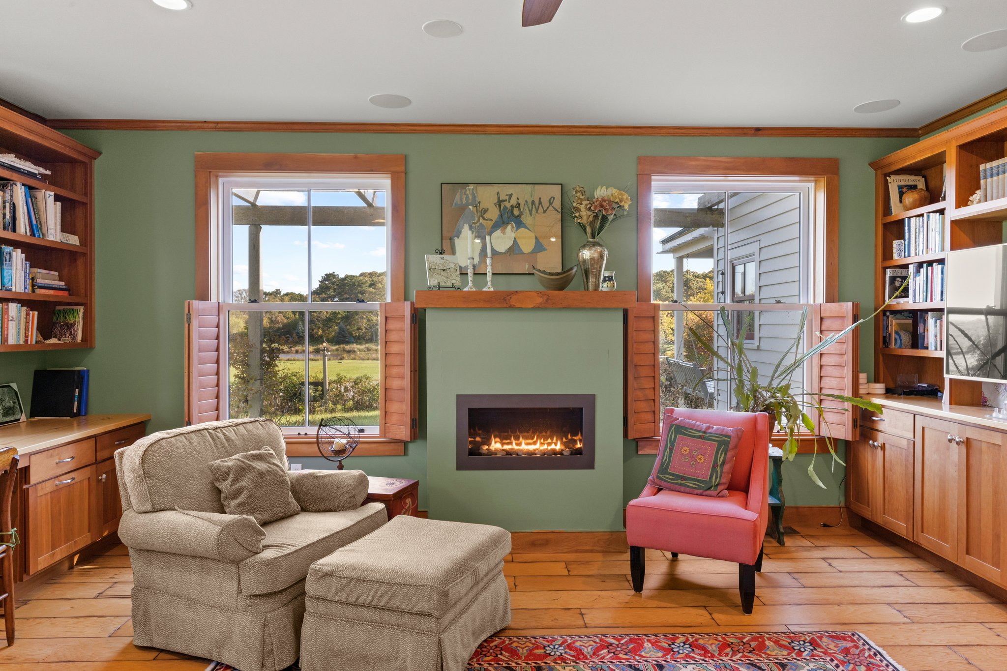 Family Room w/Fireplace