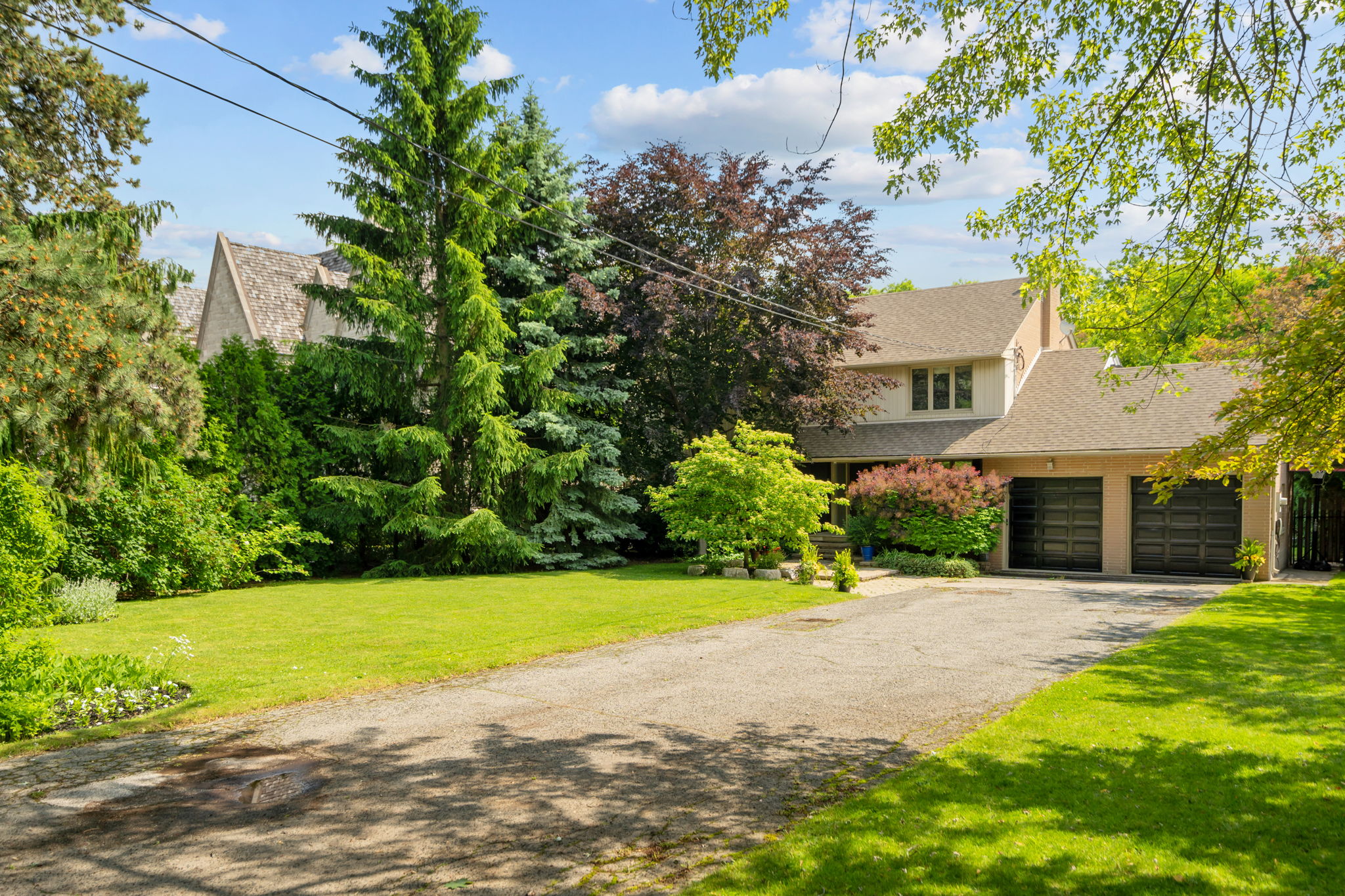 46 Sandringham Dr. Toronto, ON M5M 3G3