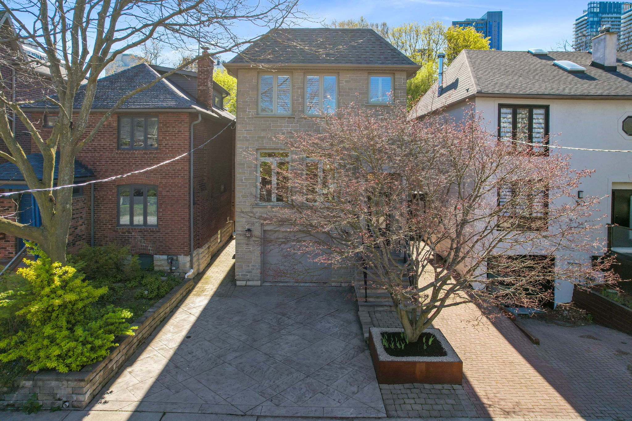46 Taunton Rd Toronto, ON M4S 2P1