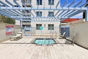 W Julian St 217-0906-913.jpg