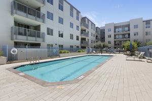 W Julian St 217-0906-914.jpg