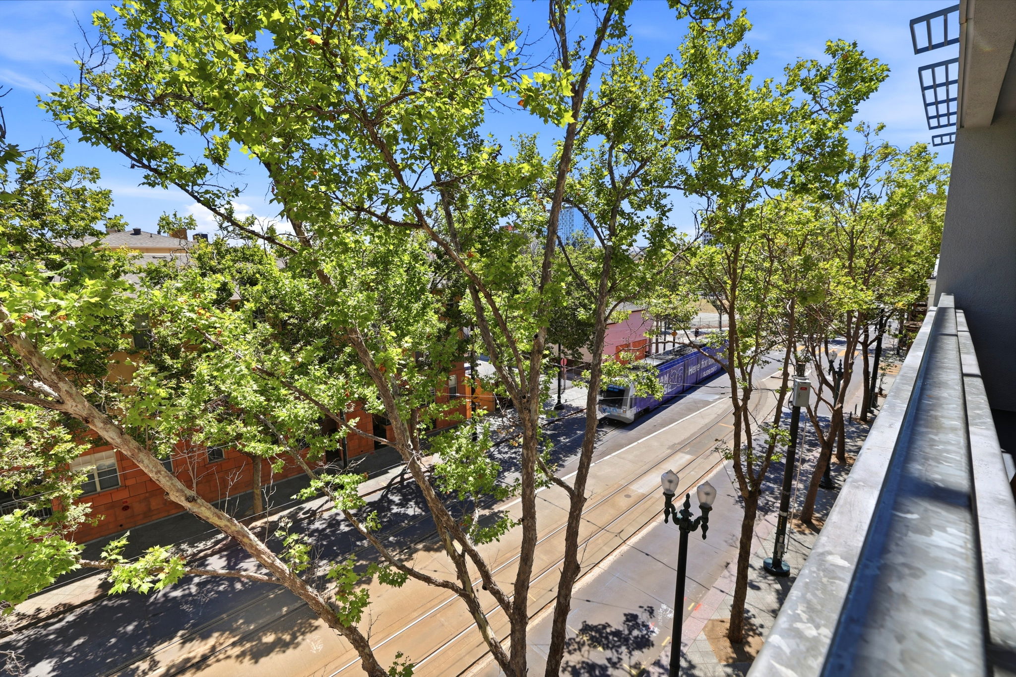 041_F8_46 W Julian St 427