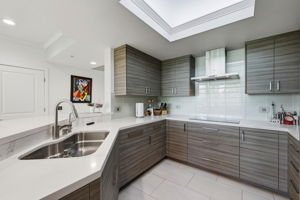 011_F8_46 W Julian St 427