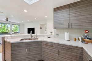 013_F8_46 W Julian St 427
