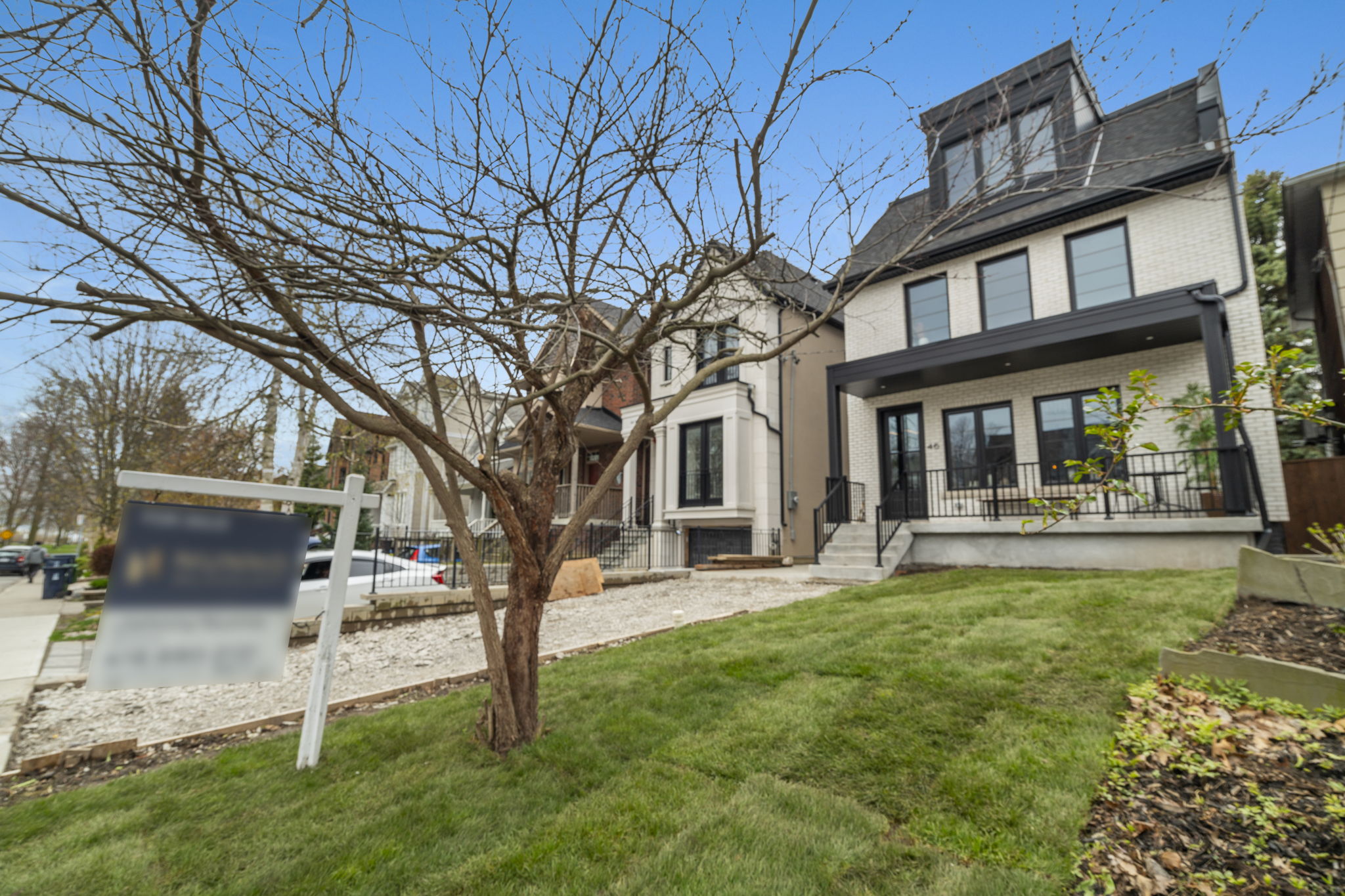46 Waverley Rd Toronto, ON M4L 3T1