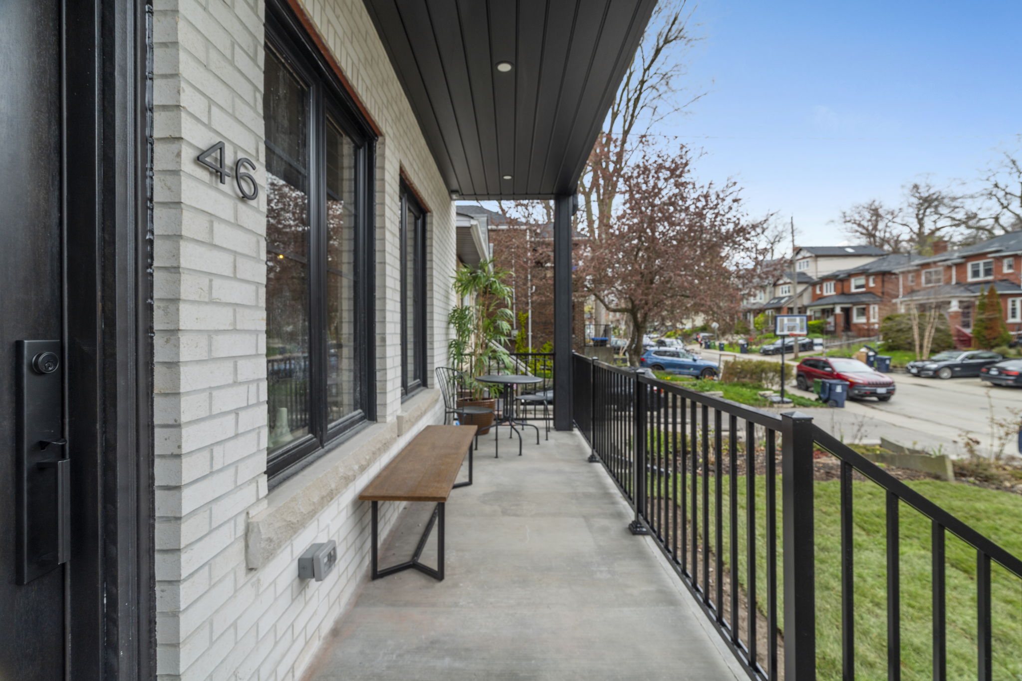 46 Waverley Rd Toronto, ON M4L 3T1