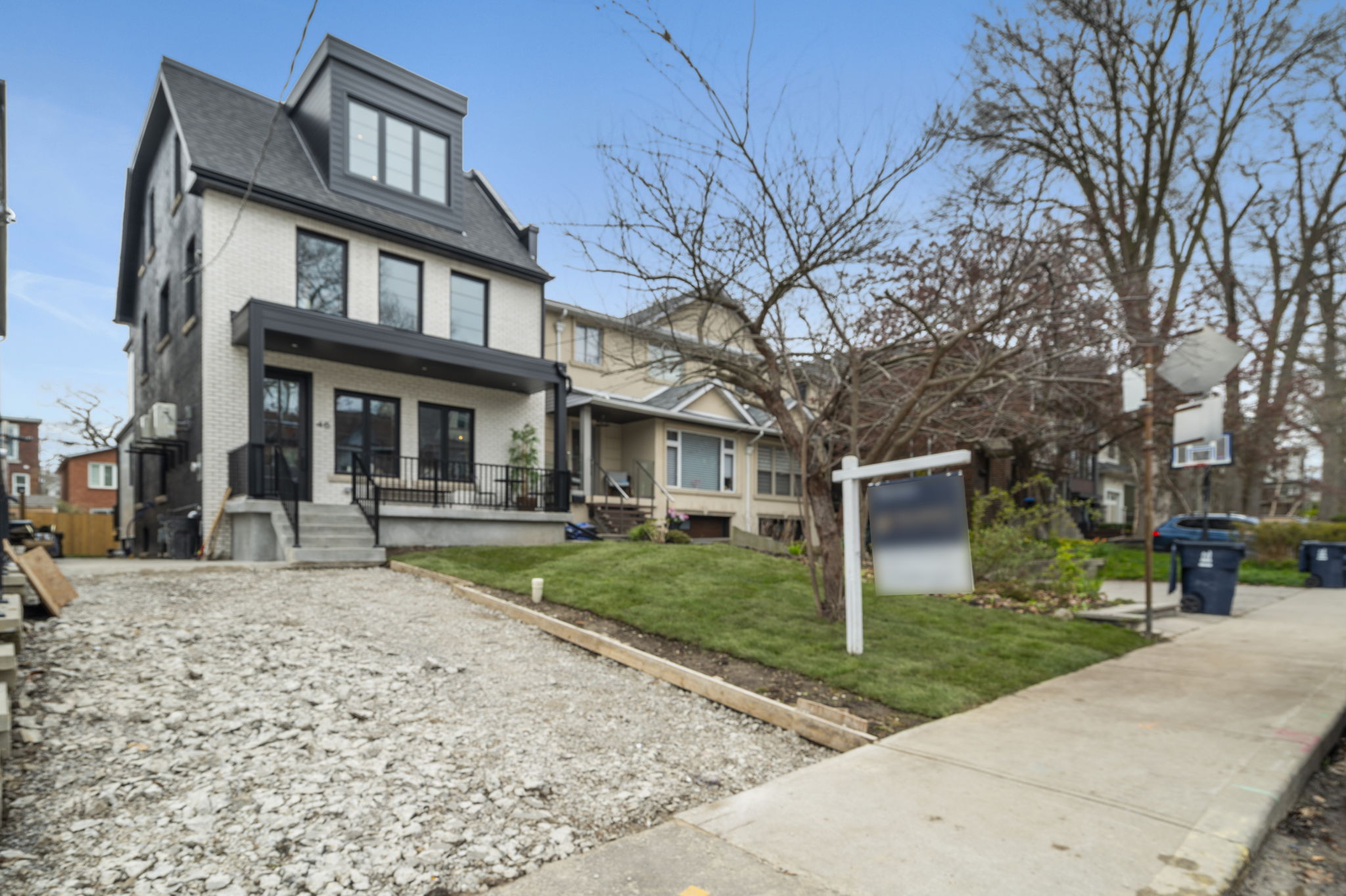 46 Waverley Rd Toronto, ON M4L 3T1