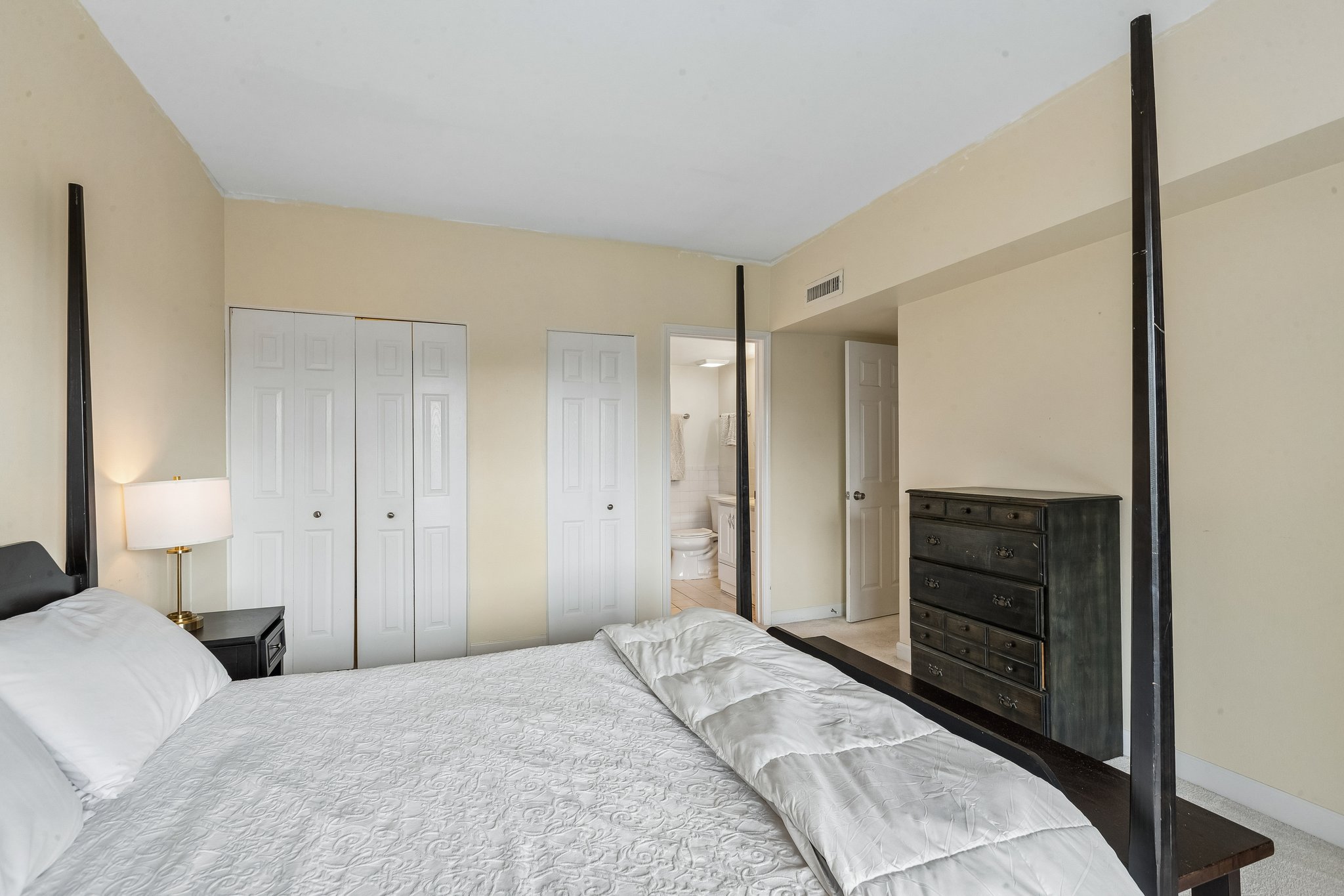 N Main St N403A-S2507-022.jpg