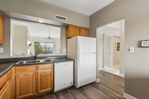 N Main St N403A-S2507-013.jpg