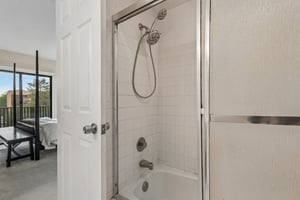 N Main St N403A-S2507-019.jpg
