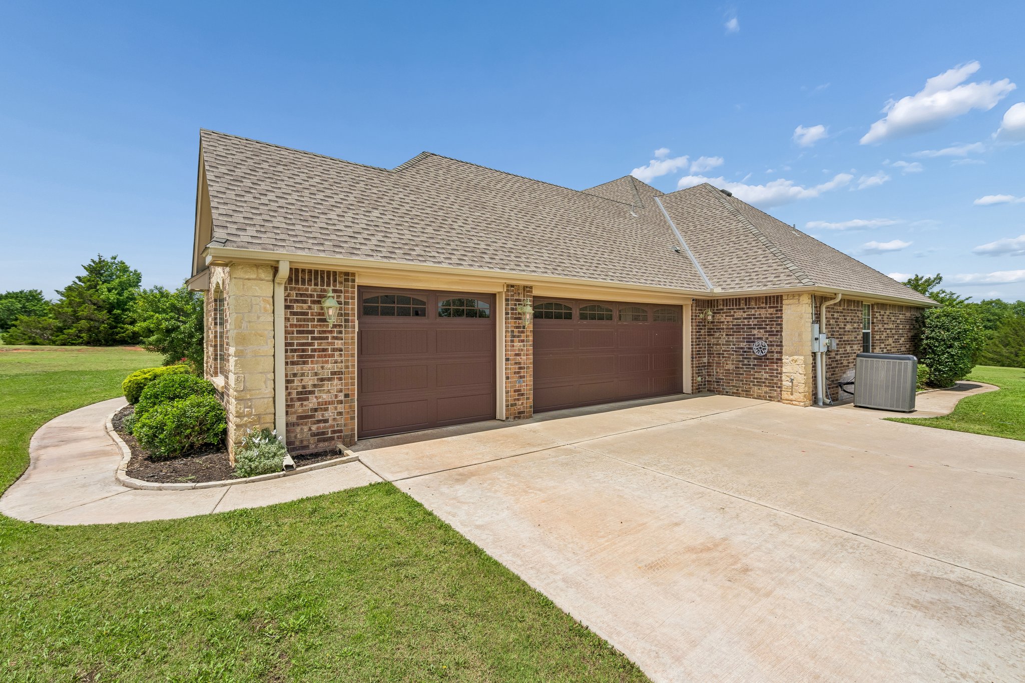 4601 Highland Hills Dr_001.jpg