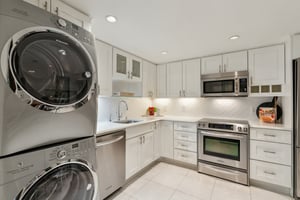 Stainless Appliances and in-unit Washer and Dryer