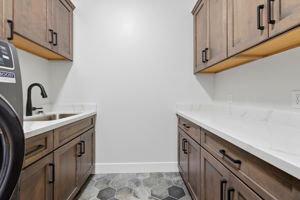 Laundry Room (2)