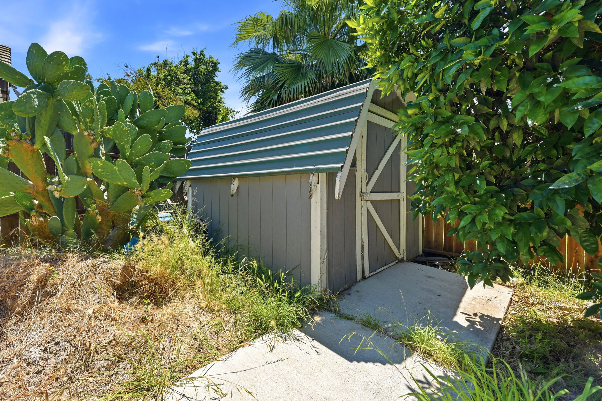 041_F8_4604 Endicott Dr