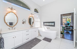 Master Bathroom1d