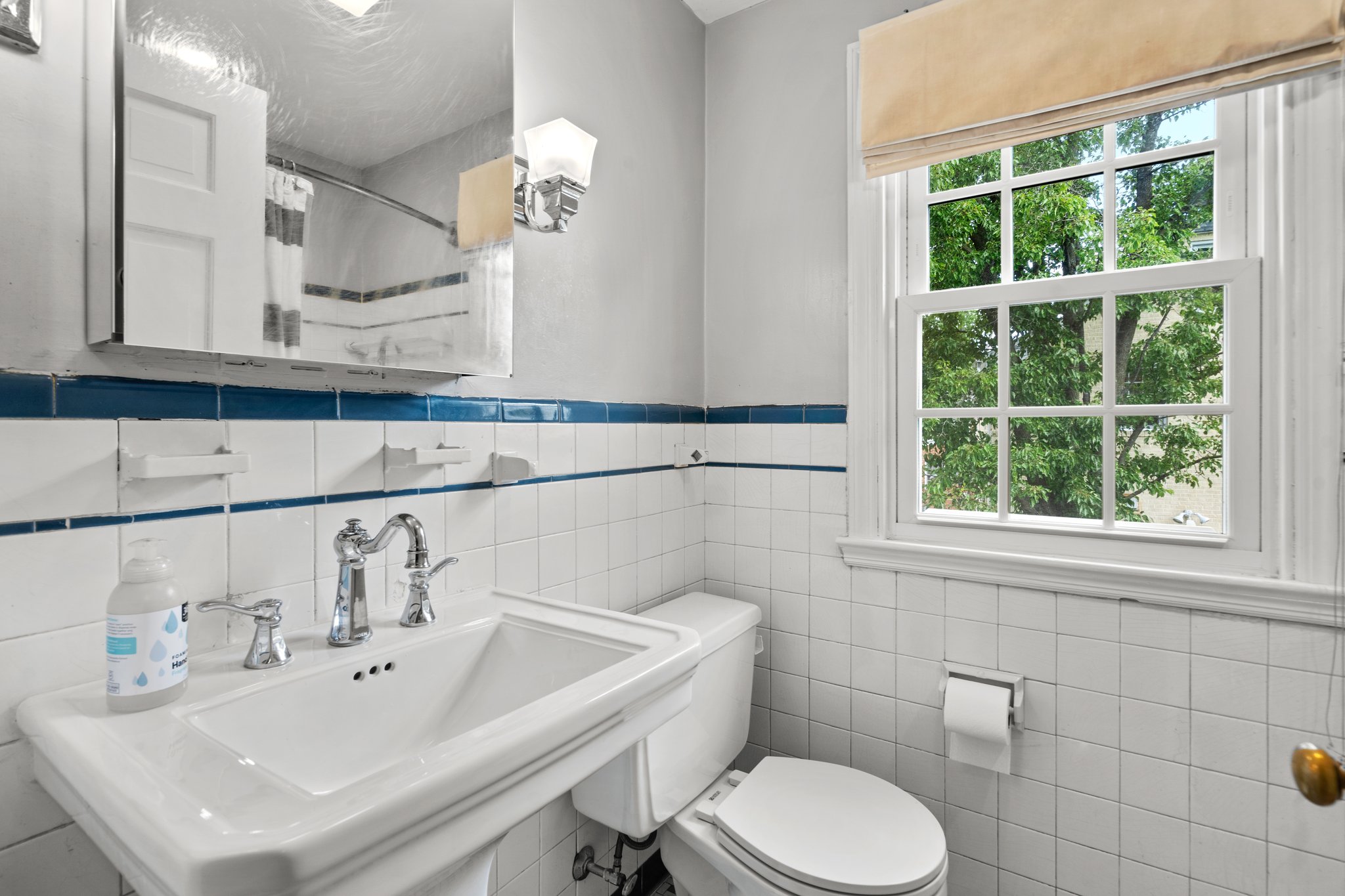 Upper Level Full Bath