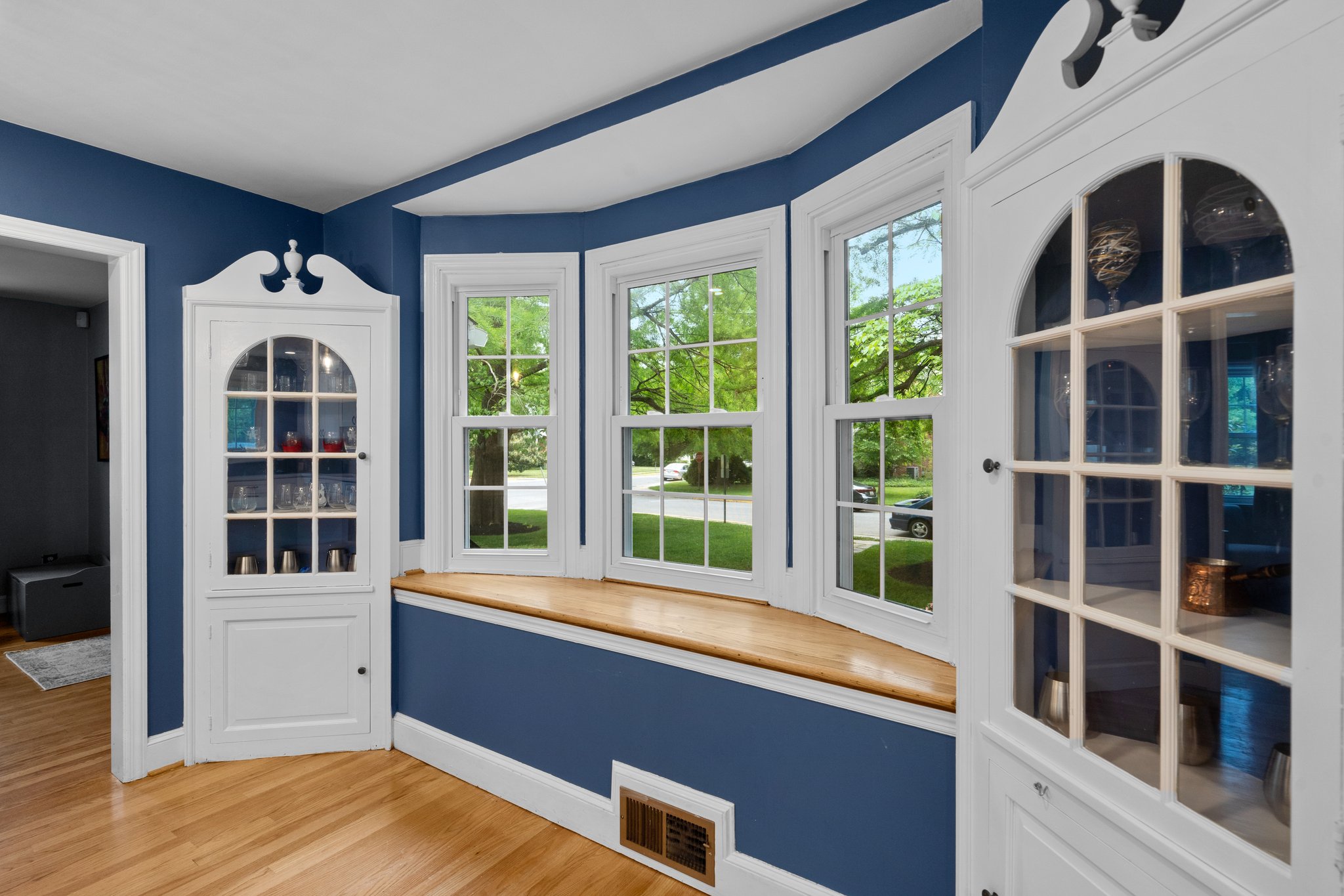 Built in Corner Cabinets in Kitchen
