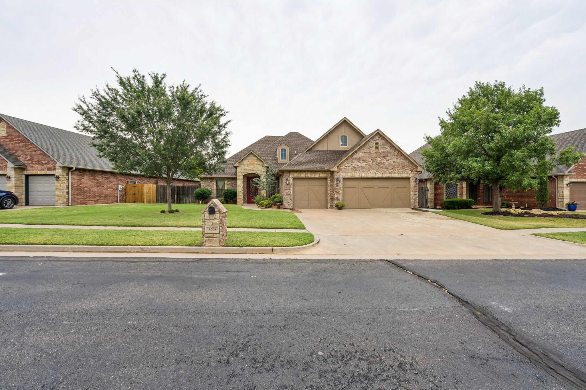 4609 NW 162nd St_001.jpg
