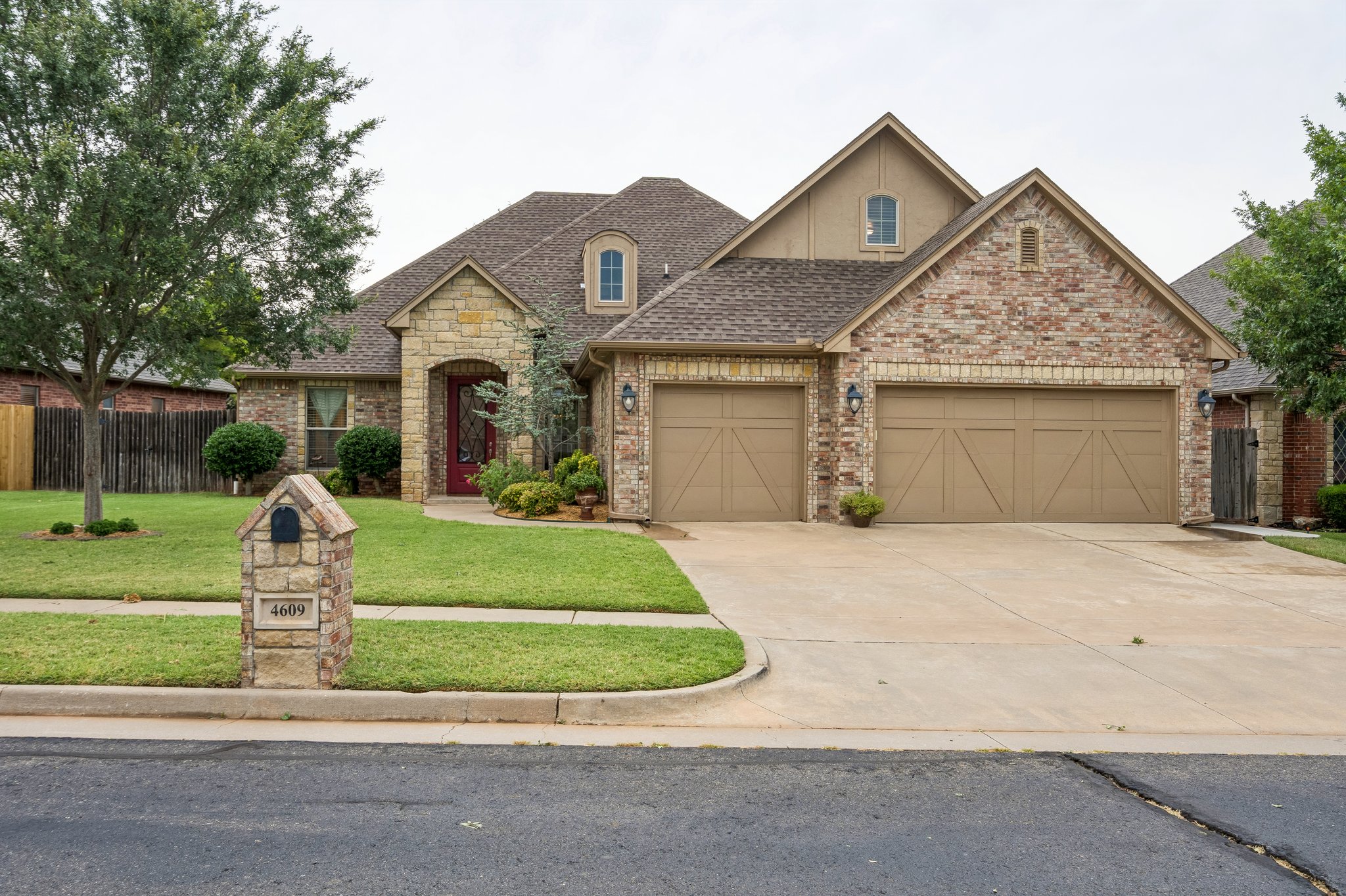 4609 NW 162nd St_004.jpg