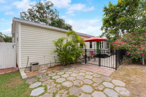 Cypress Pointe Dr -031