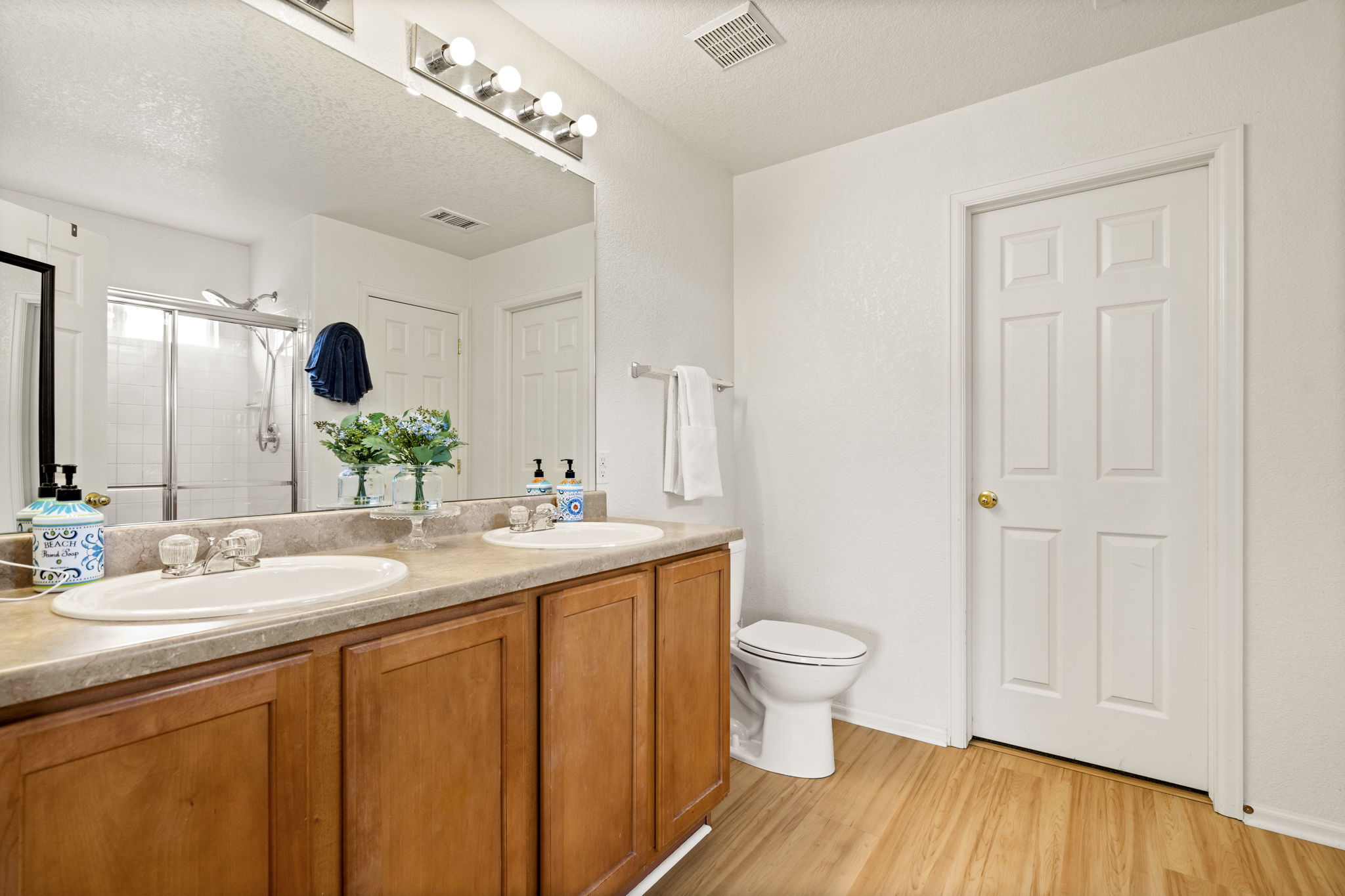  Photo 23