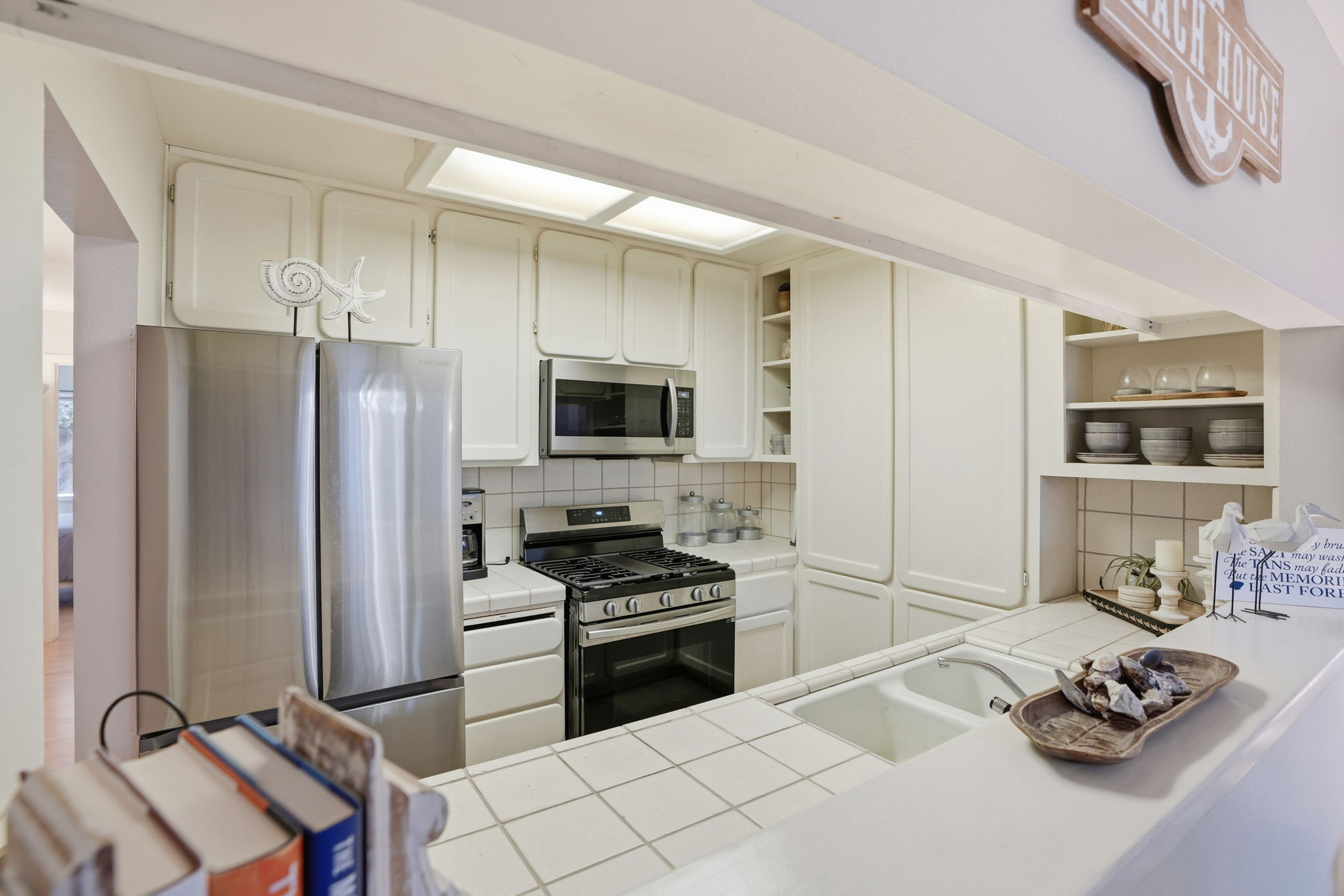 011_f8_461 Dela Vina Ave 103